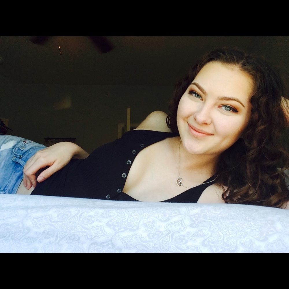 Meet your Posher, Alyssa